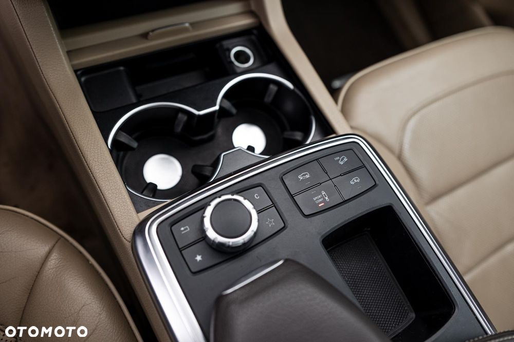 Mercedes-Benz ML - 22