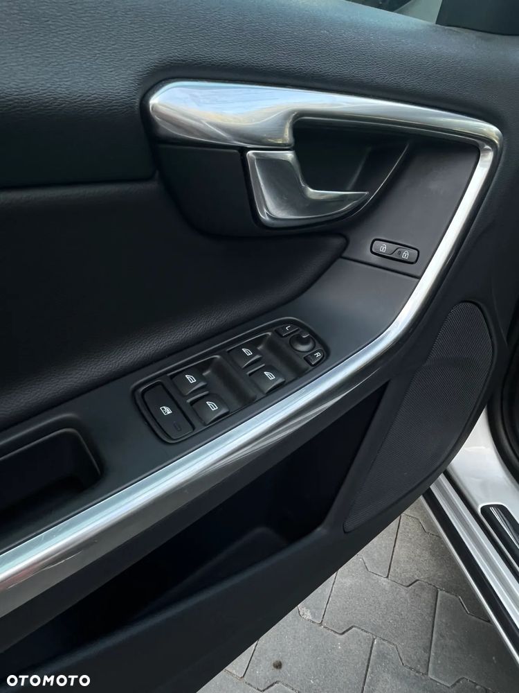 Volvo S60 T5 Drive-E Momentum - 11