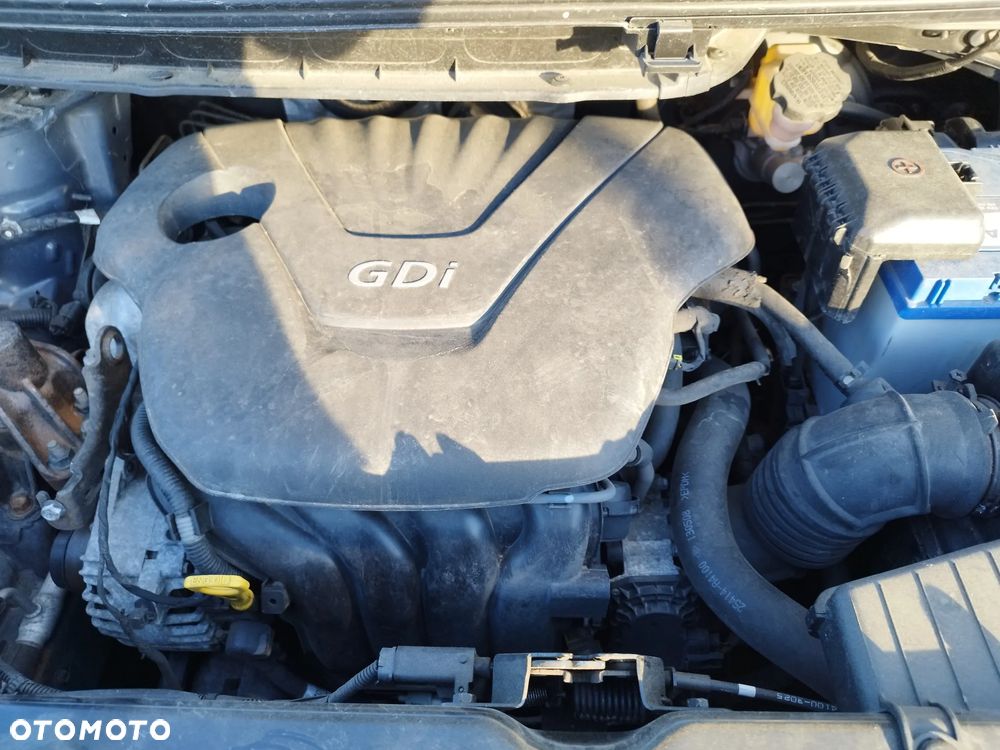 Kia Carens 1.6 GDI M - 26