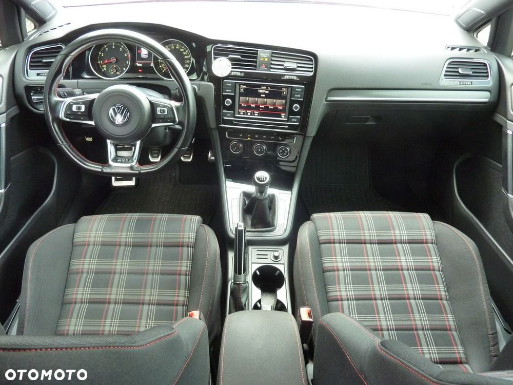 Volkswagen Golf - 21