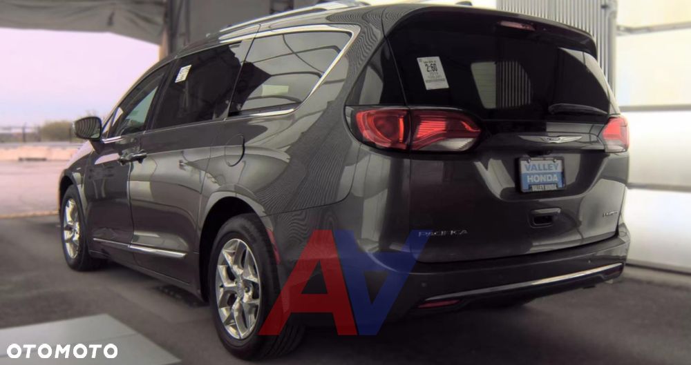 Chrysler Pacifica - 9