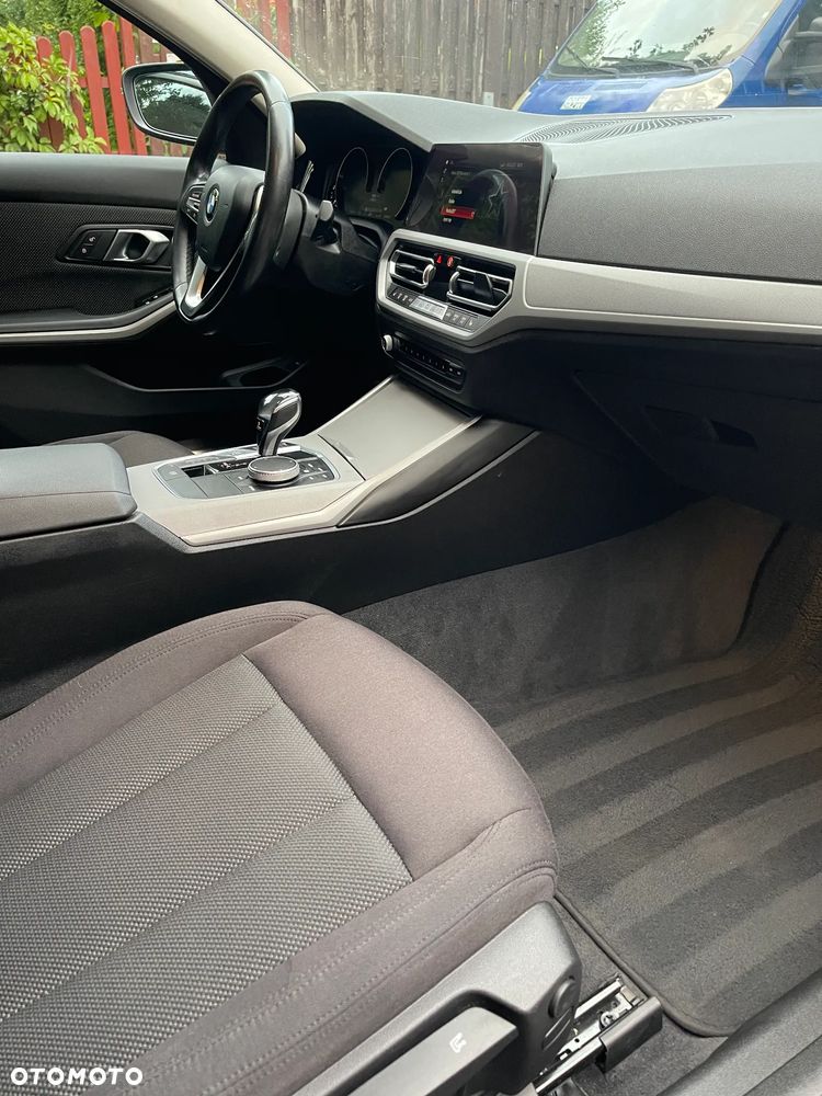BMW Seria 3 320i Advantage - 25