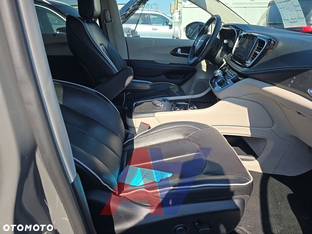 Chrysler Pacifica - 10