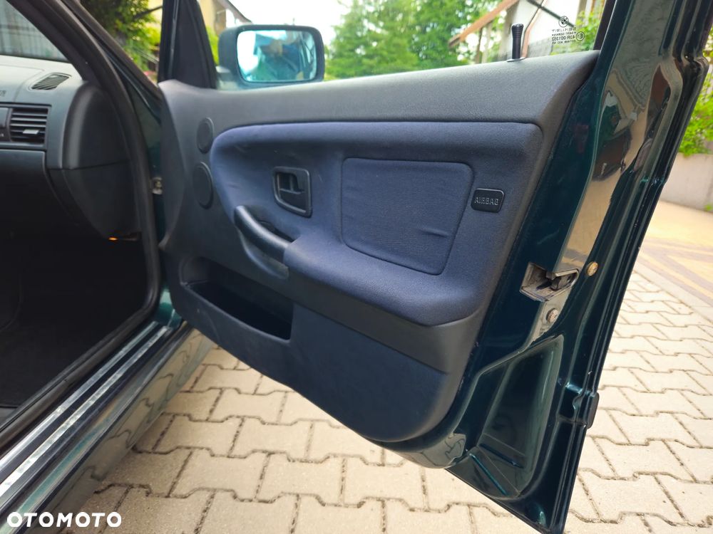 BMW Seria 3 318i - 24