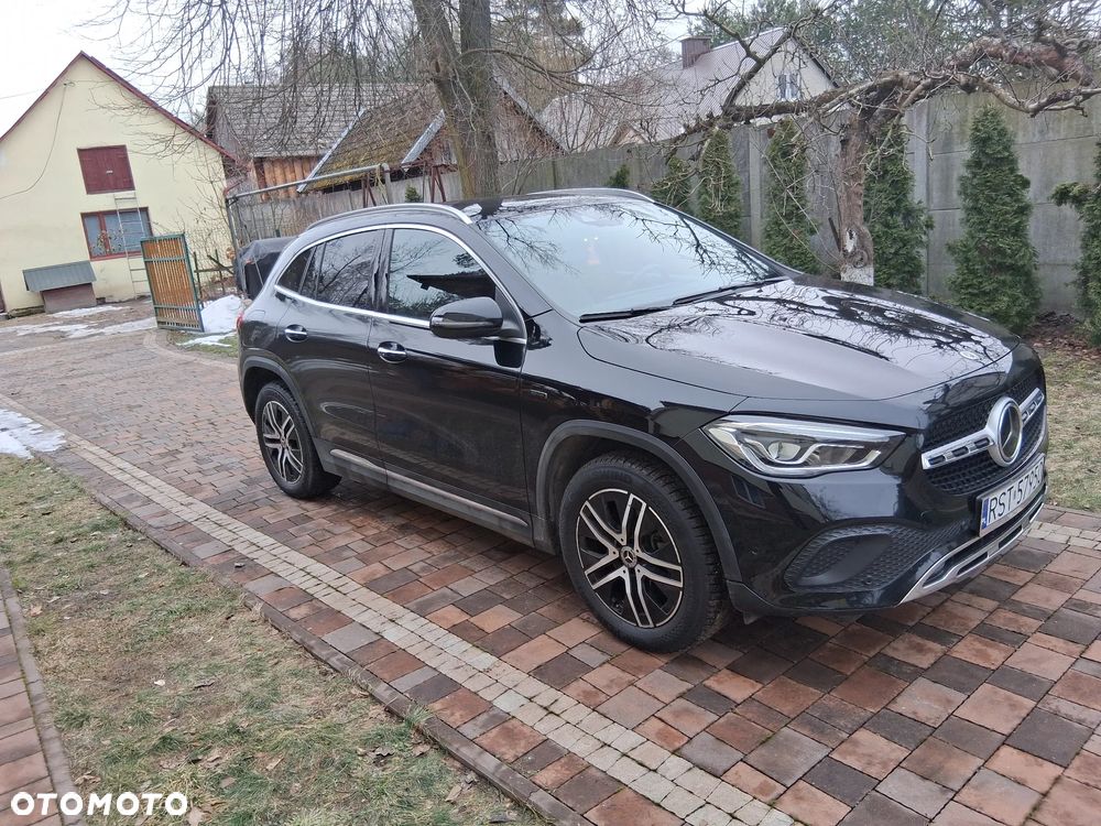 Mercedes-Benz GLA - 25
