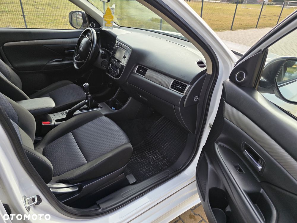 Mitsubishi Outlander 2.2 DI-D 4WD Invite - 20