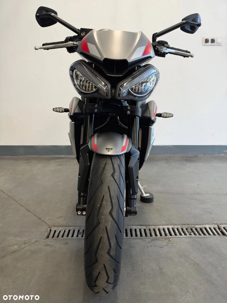 Triumph Street Triple - 38