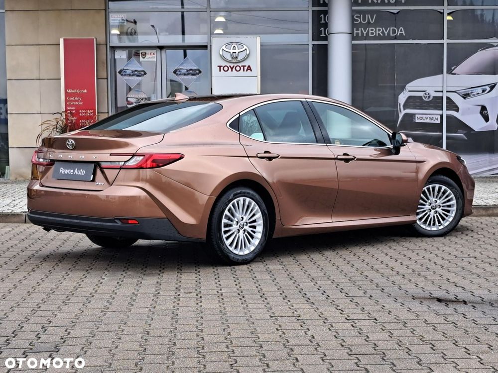Toyota Camry - 5