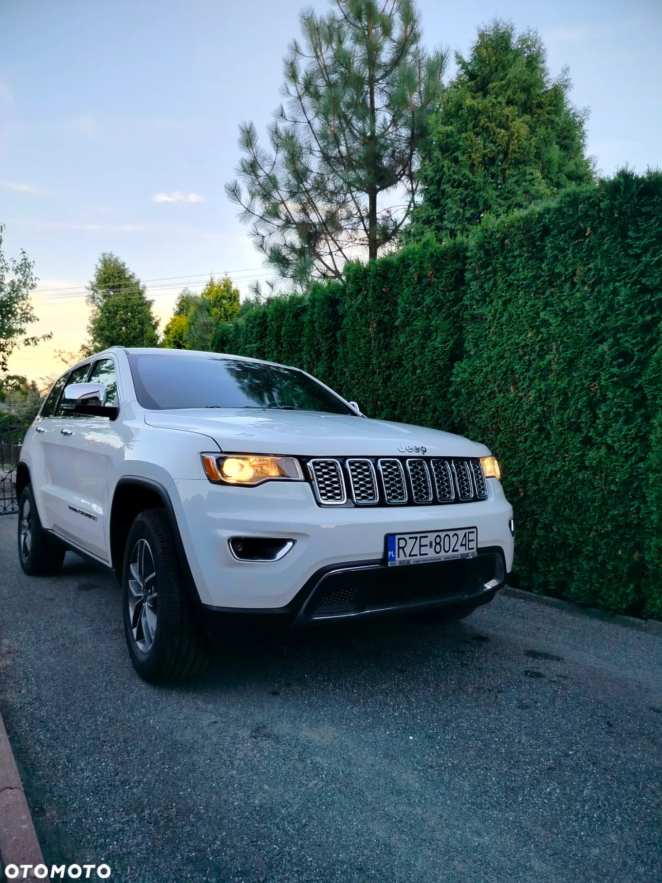 Jeep Grand Cherokee - 15