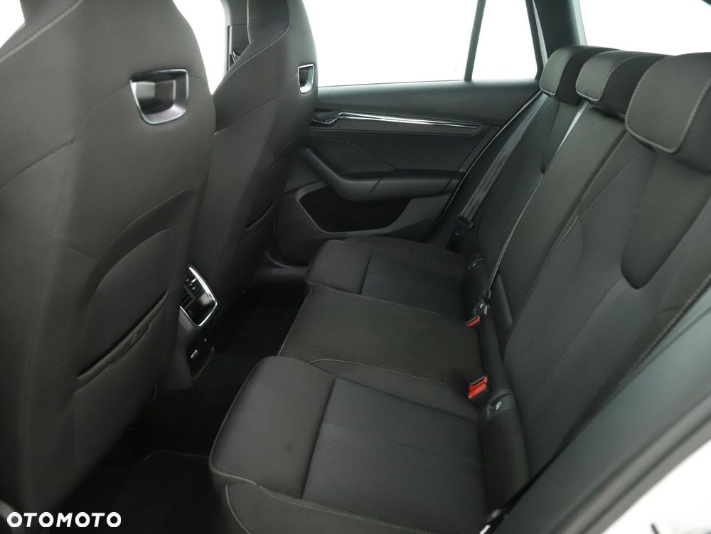 Skoda Octavia 2.0 TDI SCR Style DSG - 10