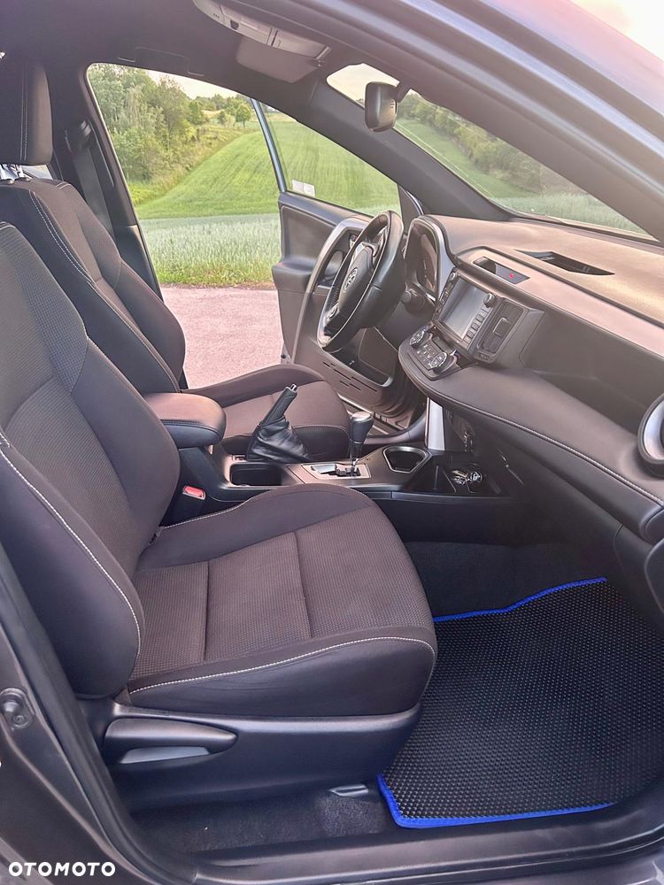 Toyota RAV4 Hybrid Premium 4x2 - 12