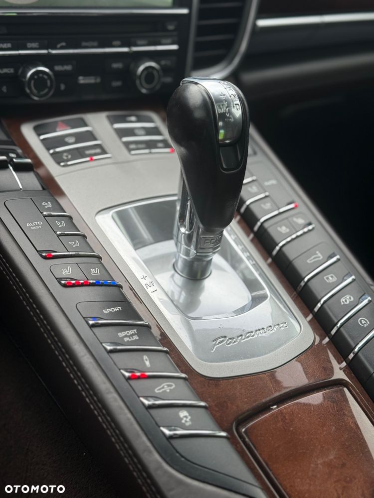 Porsche Panamera 4S - 38