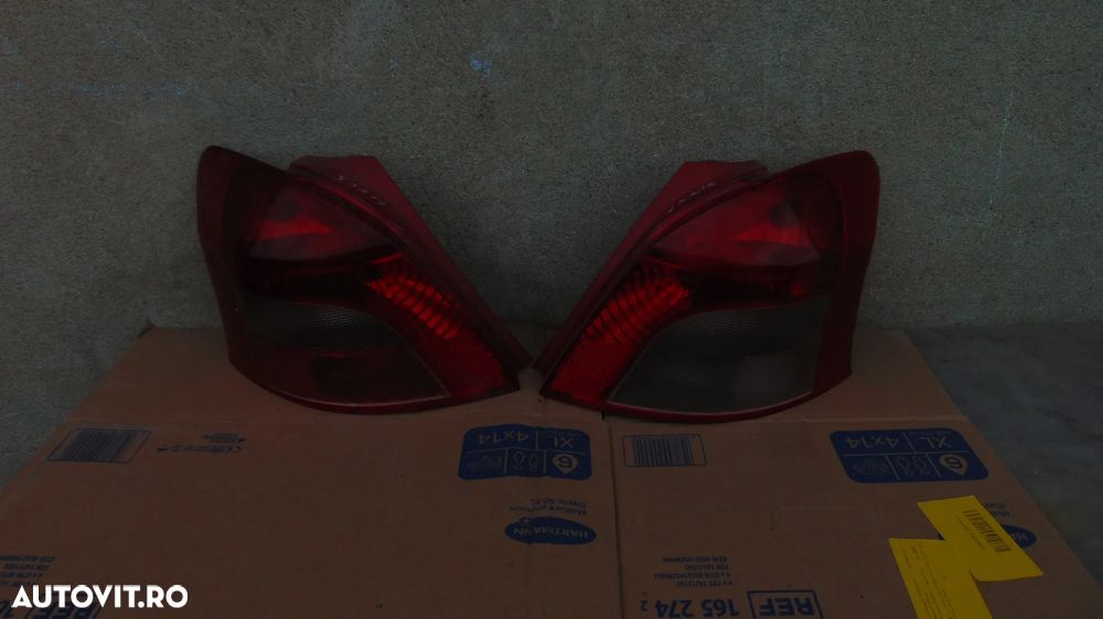 Stop lampa stanga/dreapta Toyota Yaris an 2005-2010 pentru modelul in 5 usi - 1
