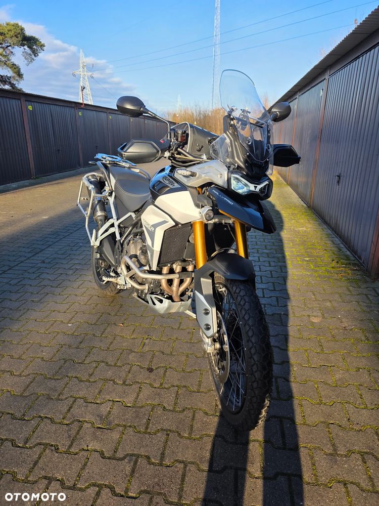 Triumph Tiger - 1