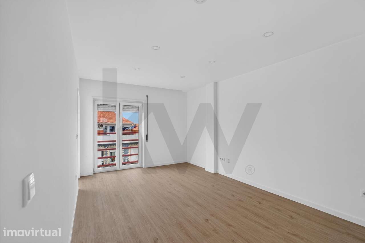 Apartamento T2 Renovado na Av. José Estevão com Lugar de Garagem e Arr - Grande imagem: 3/17