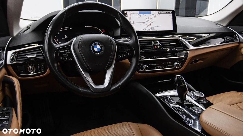 BMW Seria 5 530e PHEV - 14