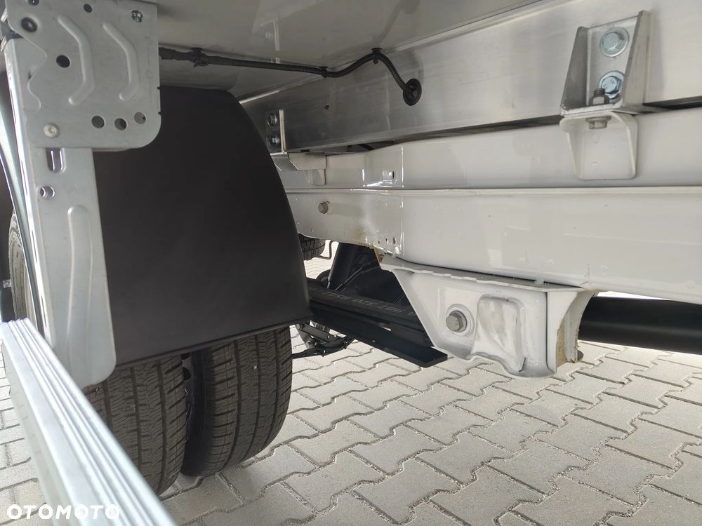Mercedes-Benz Sprinter - 14