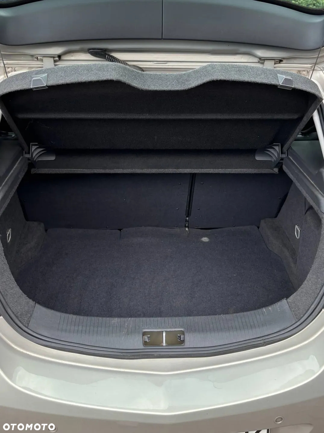 Opel Astra III GTC 1.6 Cosmo - 13