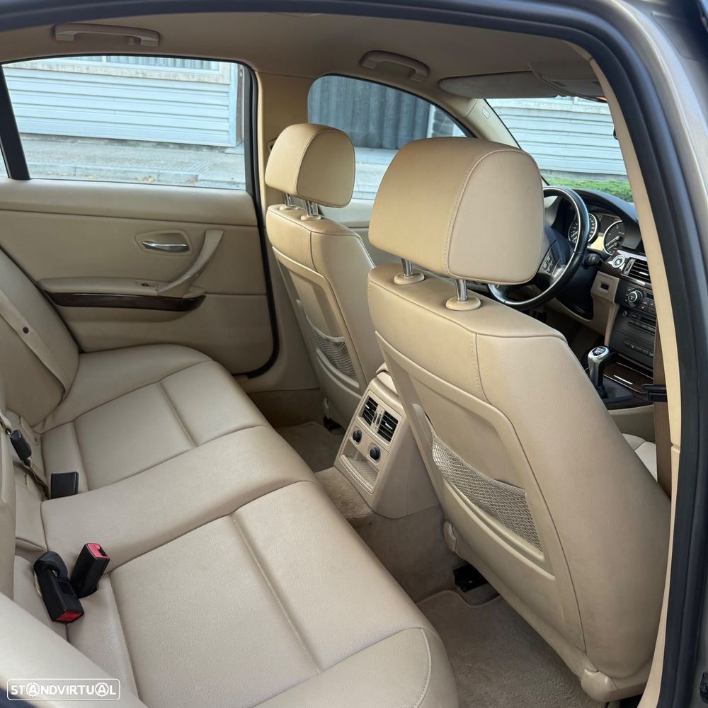 BMW 320 d Efficient Dynamic Edition Sport Line - 8