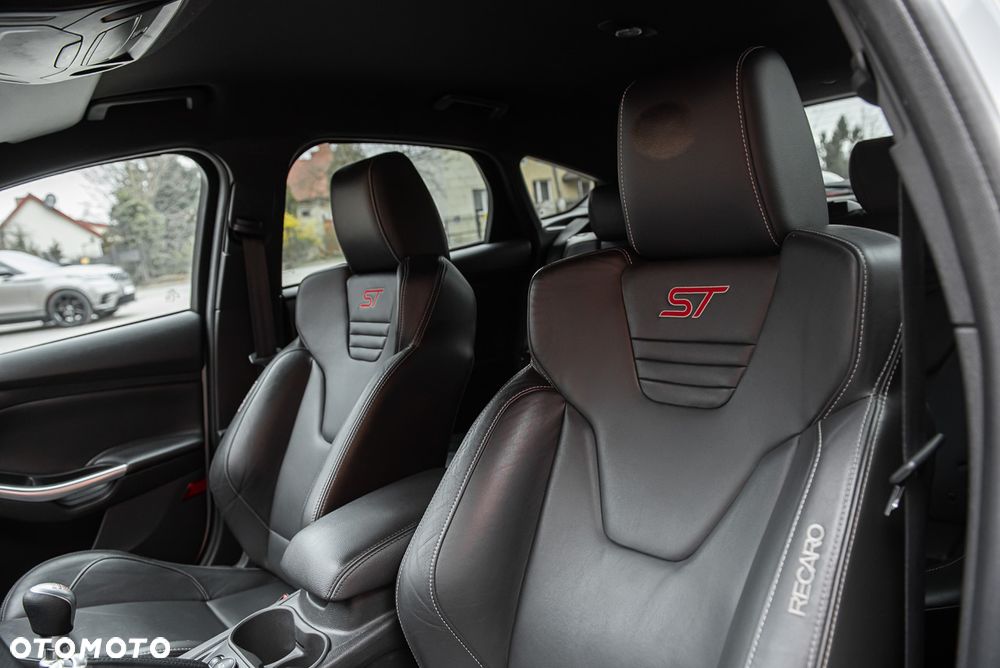 Ford Focus 2.0 EcoBoost ST - 17