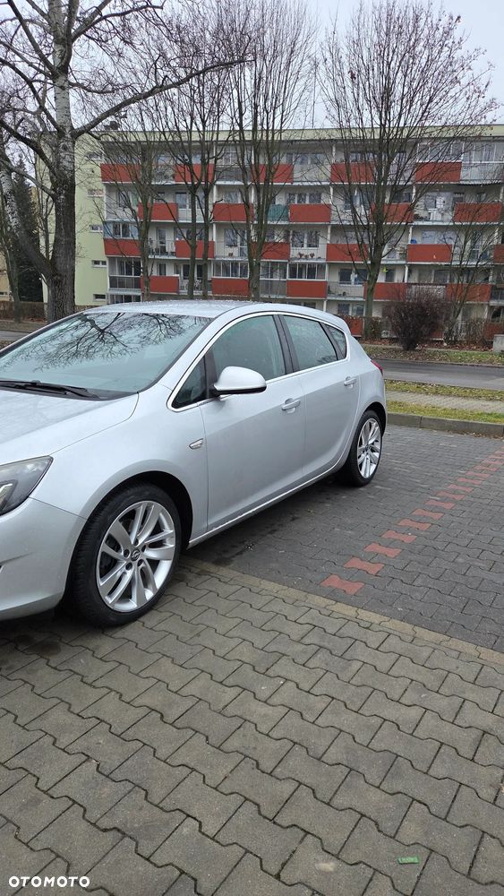 Opel Astra 1.6 T Cosmo - 8