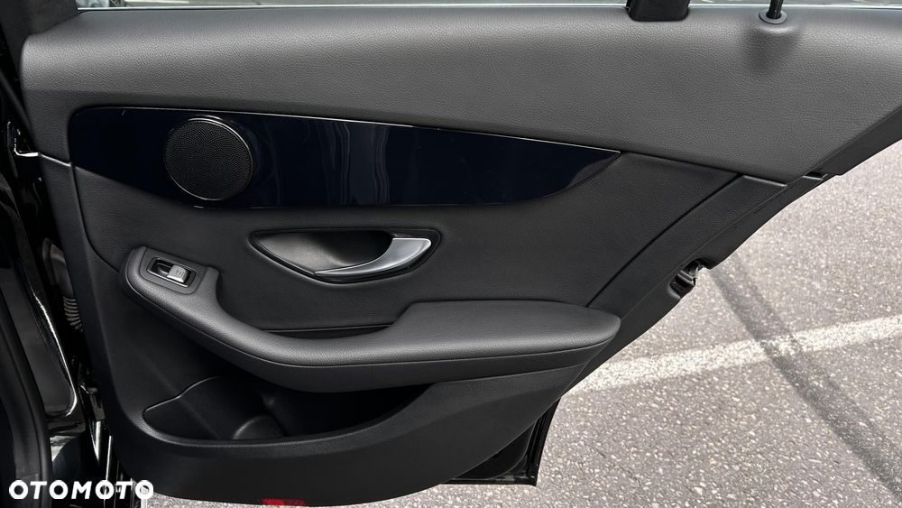 Mercedes-Benz Klasa C 180 9G-TRONIC - 28