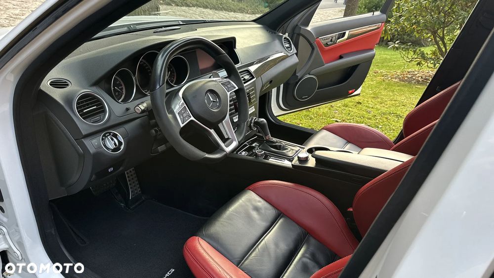 Mercedes-Benz Klasa C 63 AMG AMG SPEEDSHIFT MCT AMG Performance Package - 34