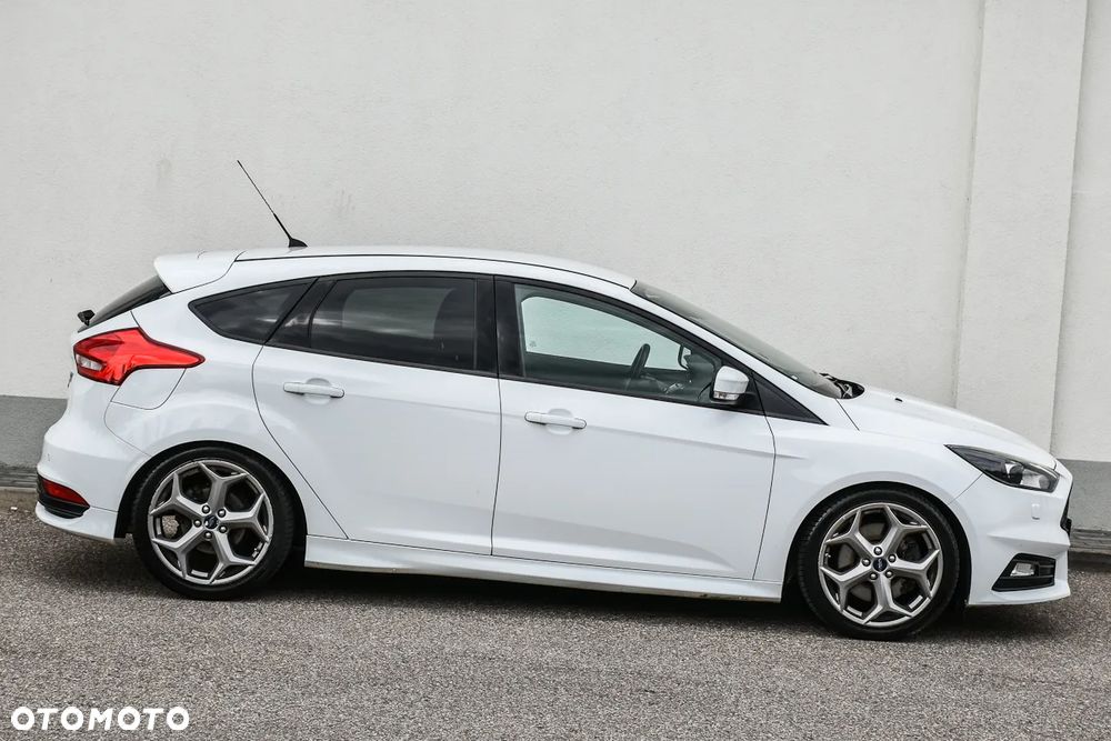 Ford Focus 2.0 EcoBoost ST mit Leder-Sport-Paket - 17