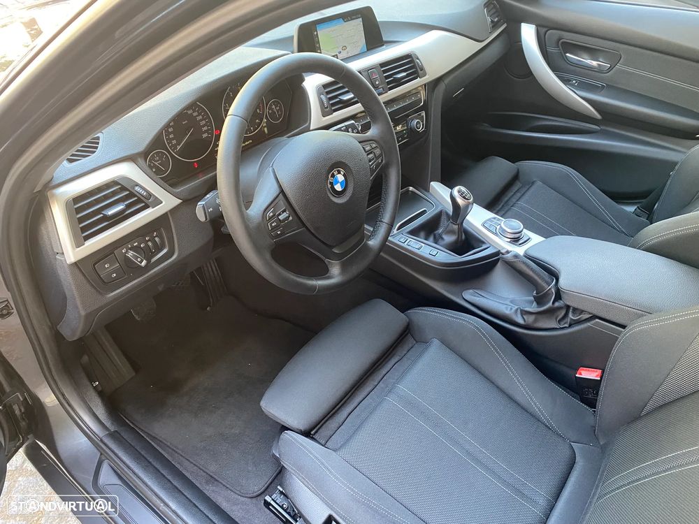 BMW 318 d Touring Ultimate - 18