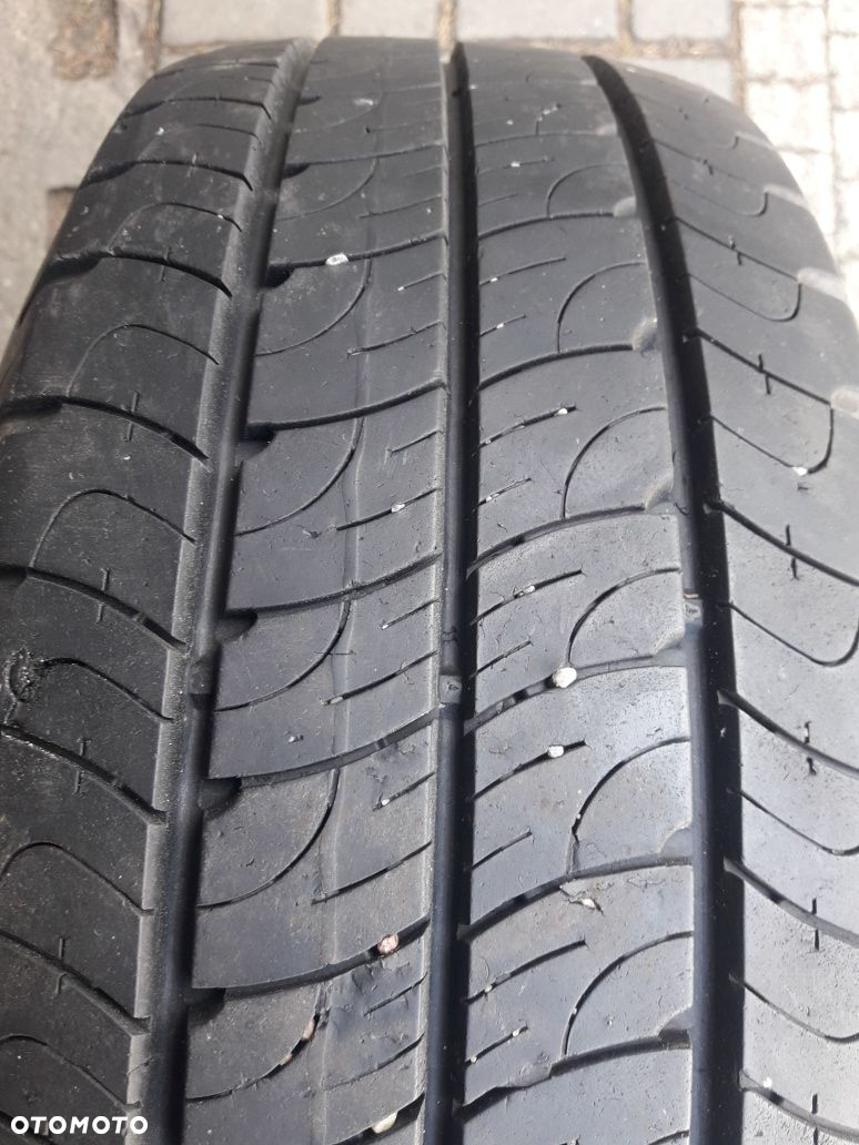 GOODYEAR 215/65R15C 104/102 T, pojedyńcza opona letnia wzmacniana. - 2
