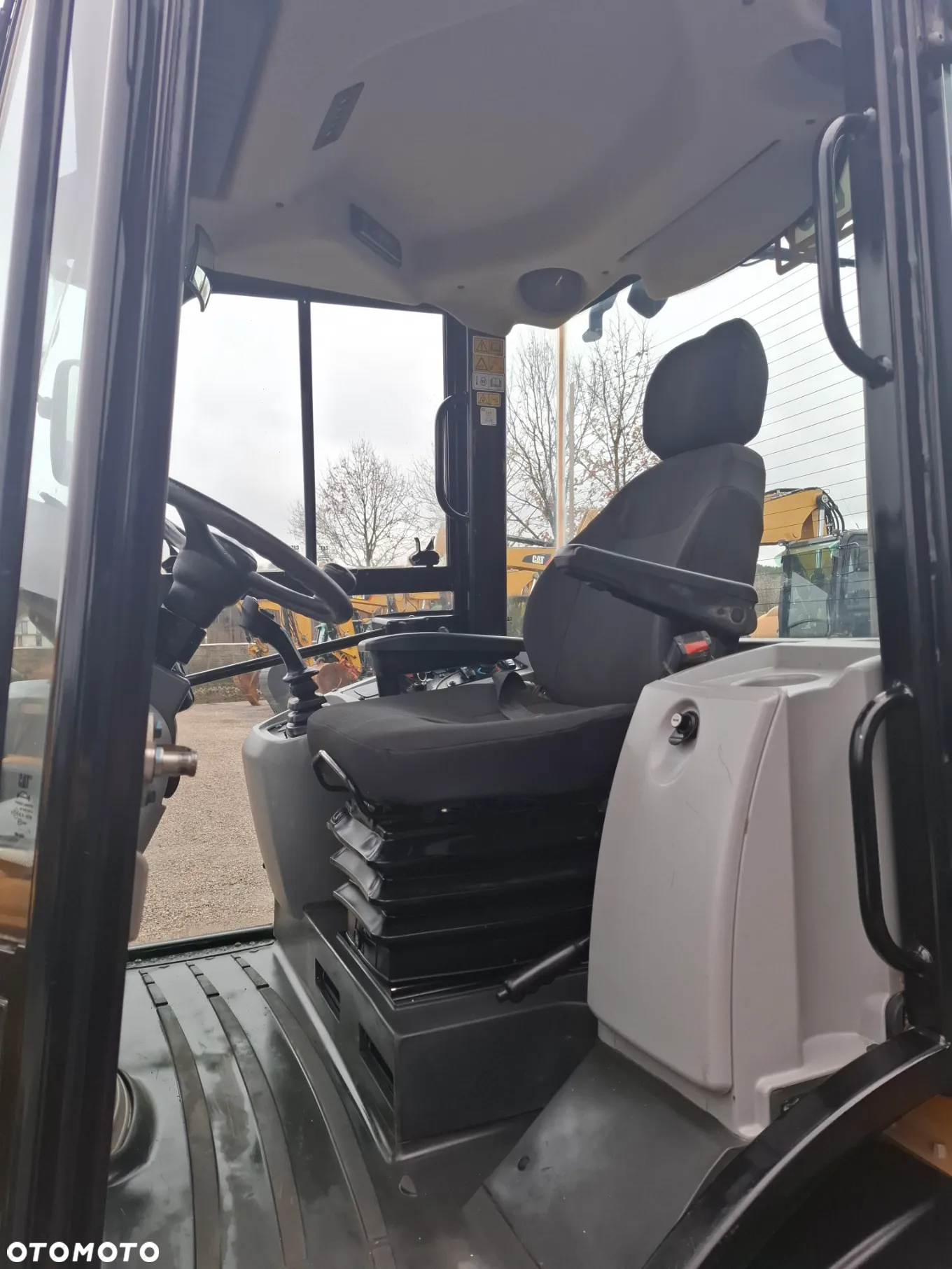 Caterpillar CAT 907 M - 23