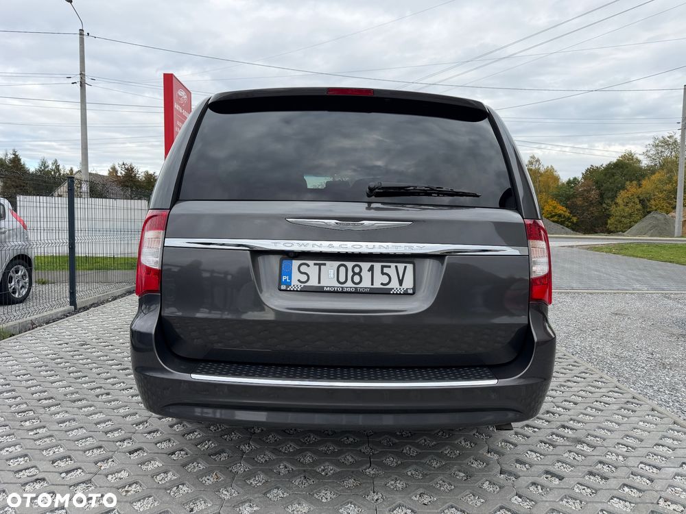 Chrysler Town & Country - 17