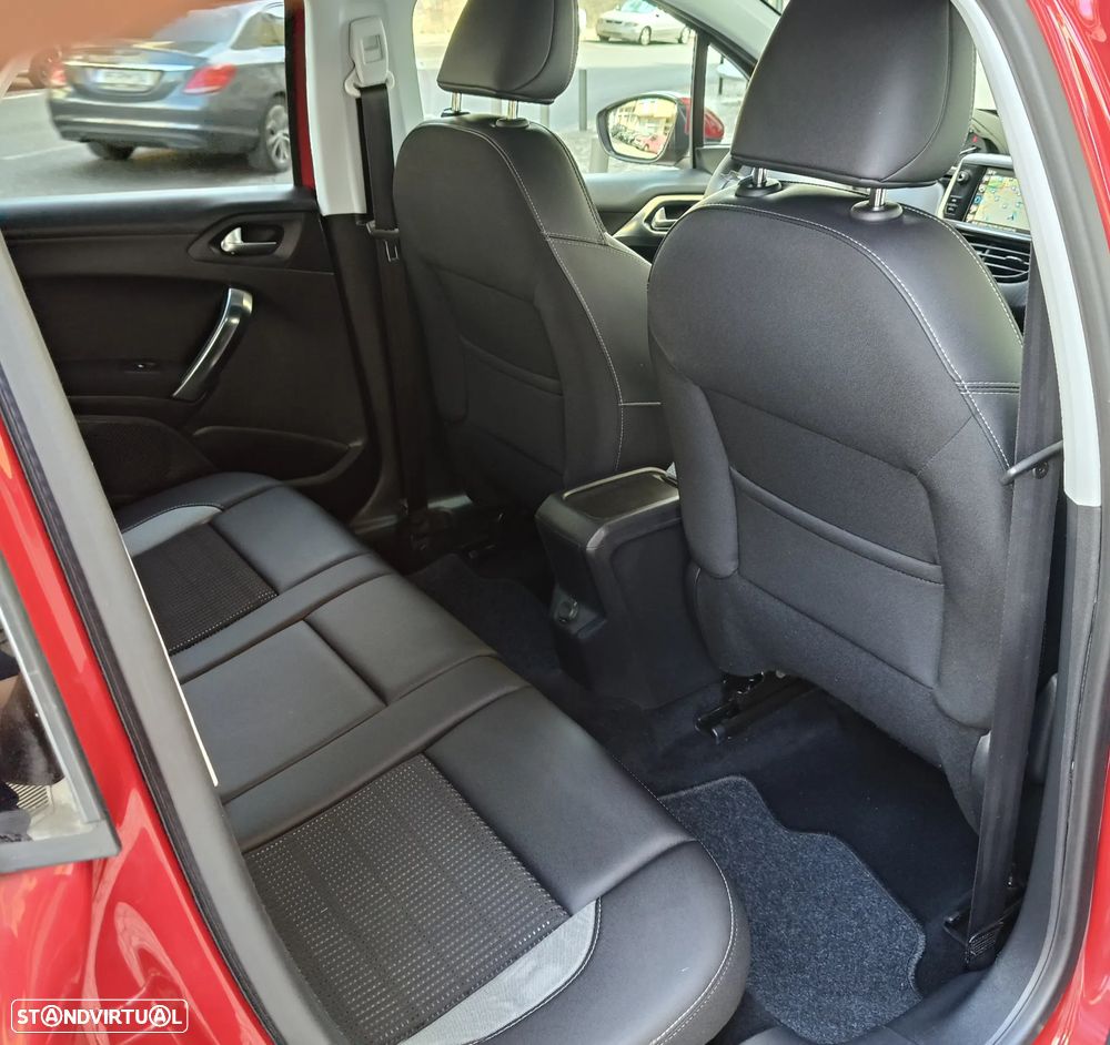 Peugeot 2008 1.2 PureTech Allure - 22