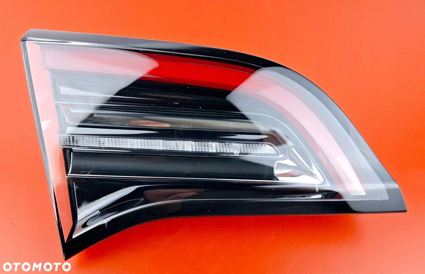 TESLA Model 3 / Y LAMPA Tylna Lewa w klapę 1502088-00-B - 1