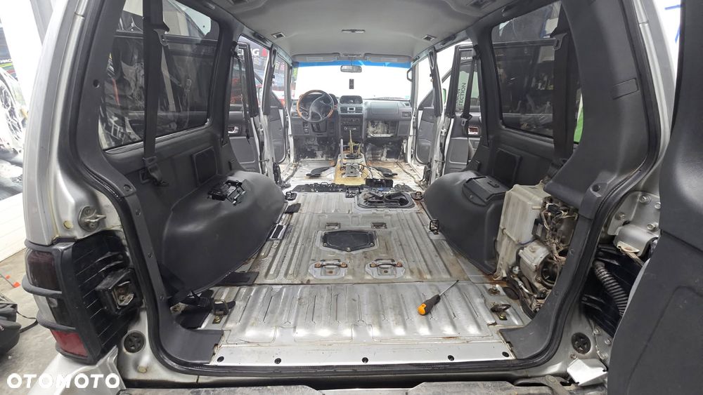 Mitsubishi Pajero 3.5 GLS - 19