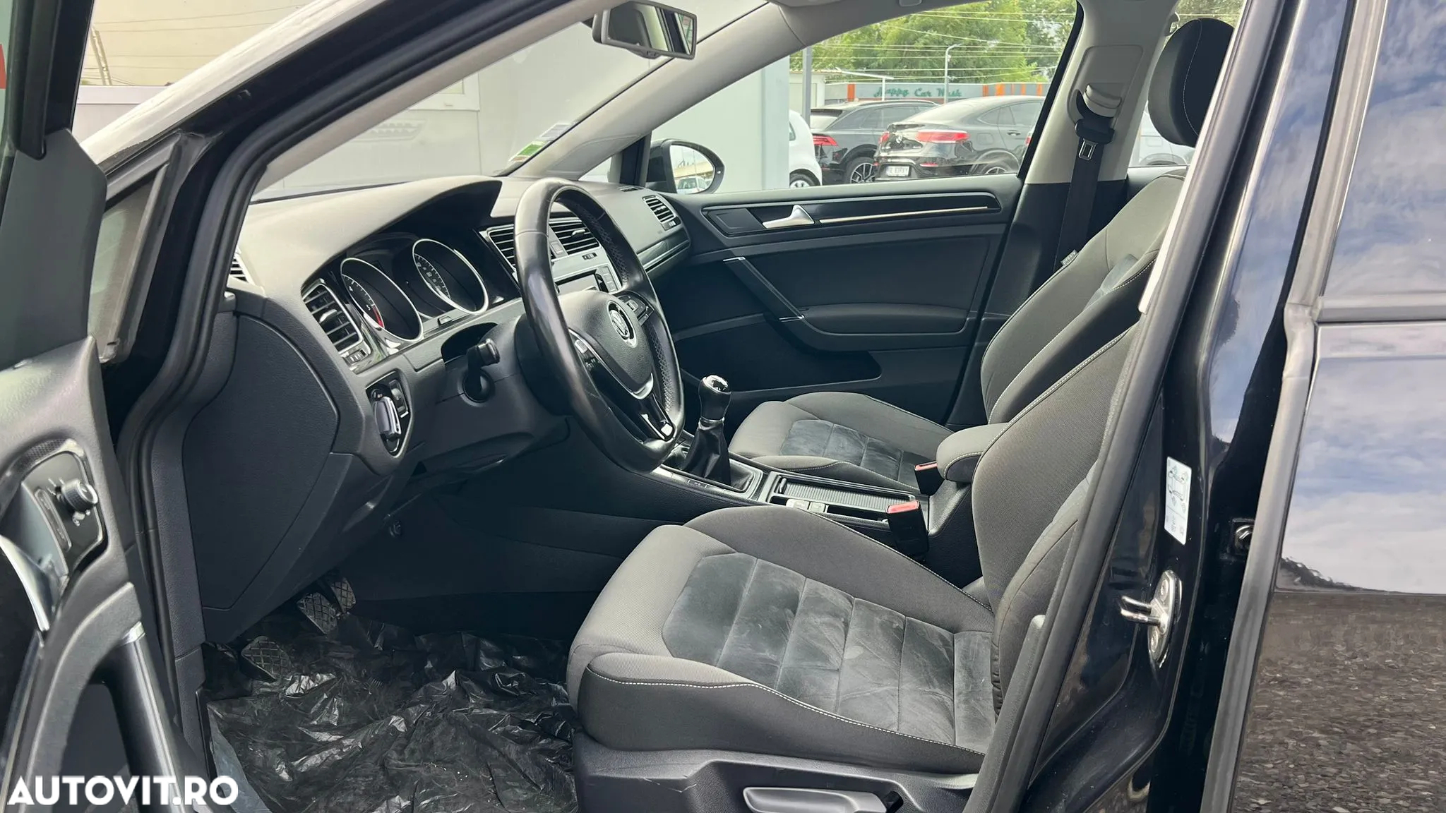 Volkswagen Golf - 24