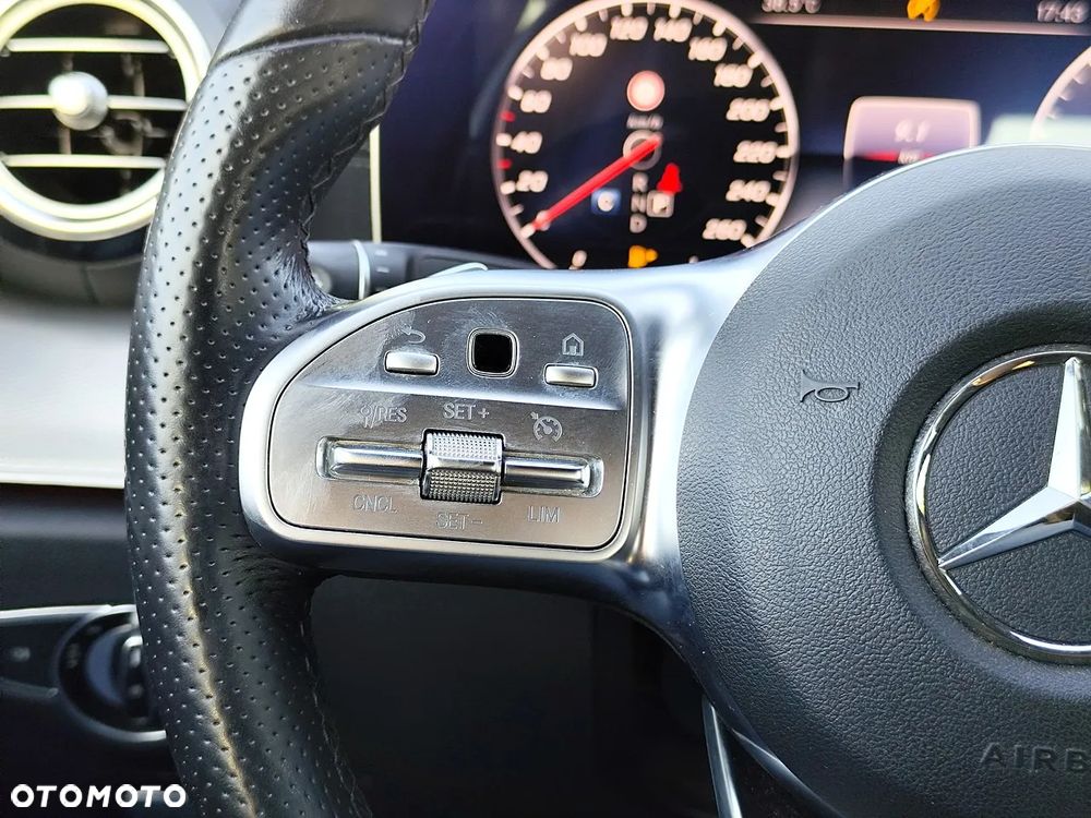 Mercedes-Benz Klasa E 220 d 4-Matic 9G-TRONIC - 19