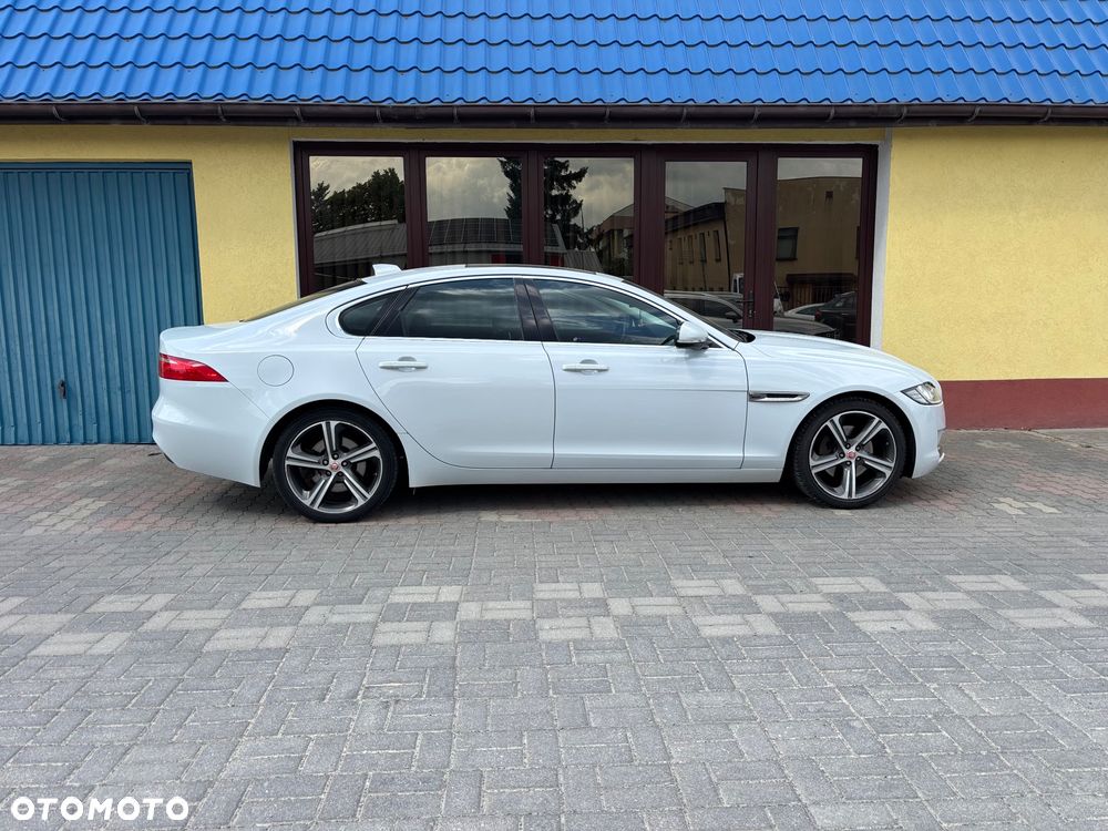 Jaguar XF 2.0 i4D Prestige - 4