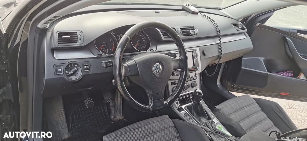 Volkswagen Passat 1.6 FSI Sportline - 11