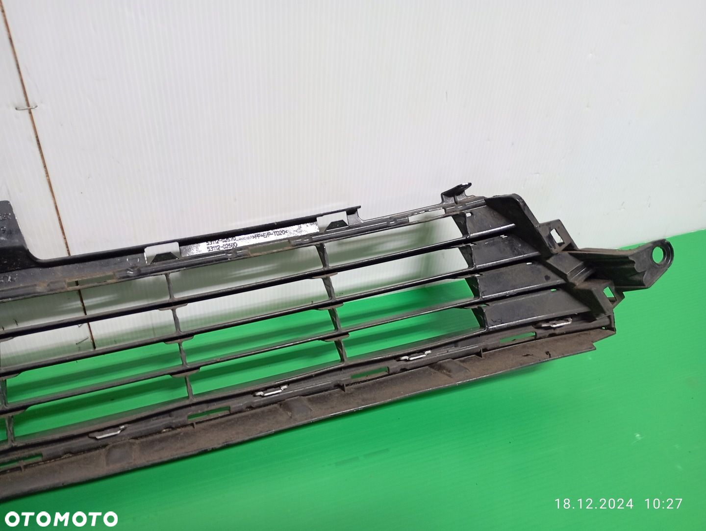 TOYOTA AURIS 2 LIFT 15-18 KRATKA ZDERZAKA ŚRODKOWA PRZÓD 53112-02670 - 9