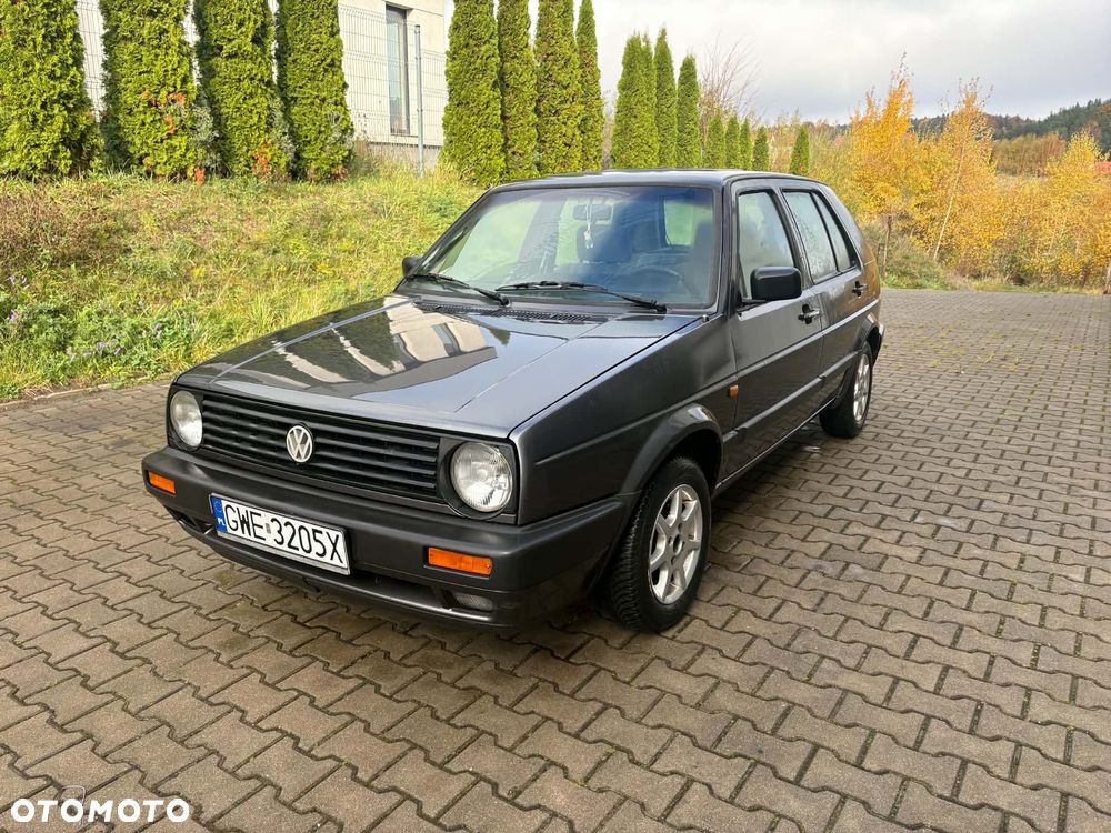 Volkswagen Golf - 1