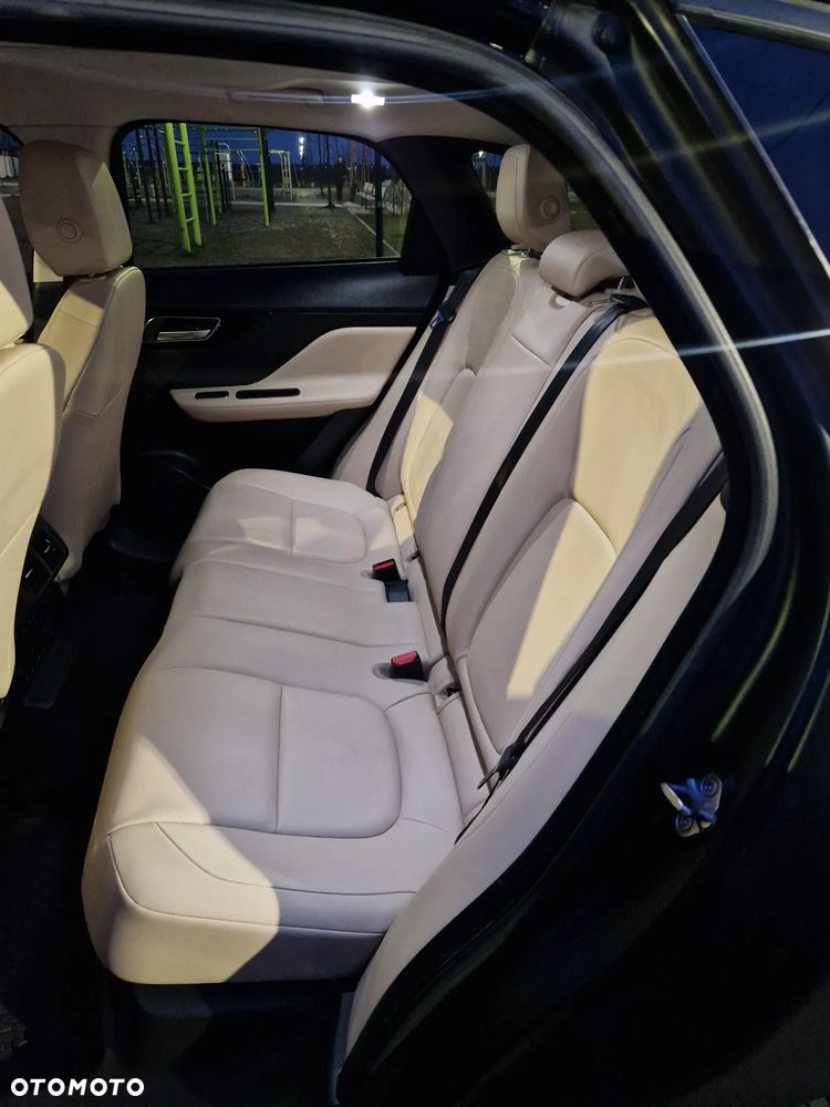 Jaguar F-Pace 2.0 i4P AWD Prestige - 22