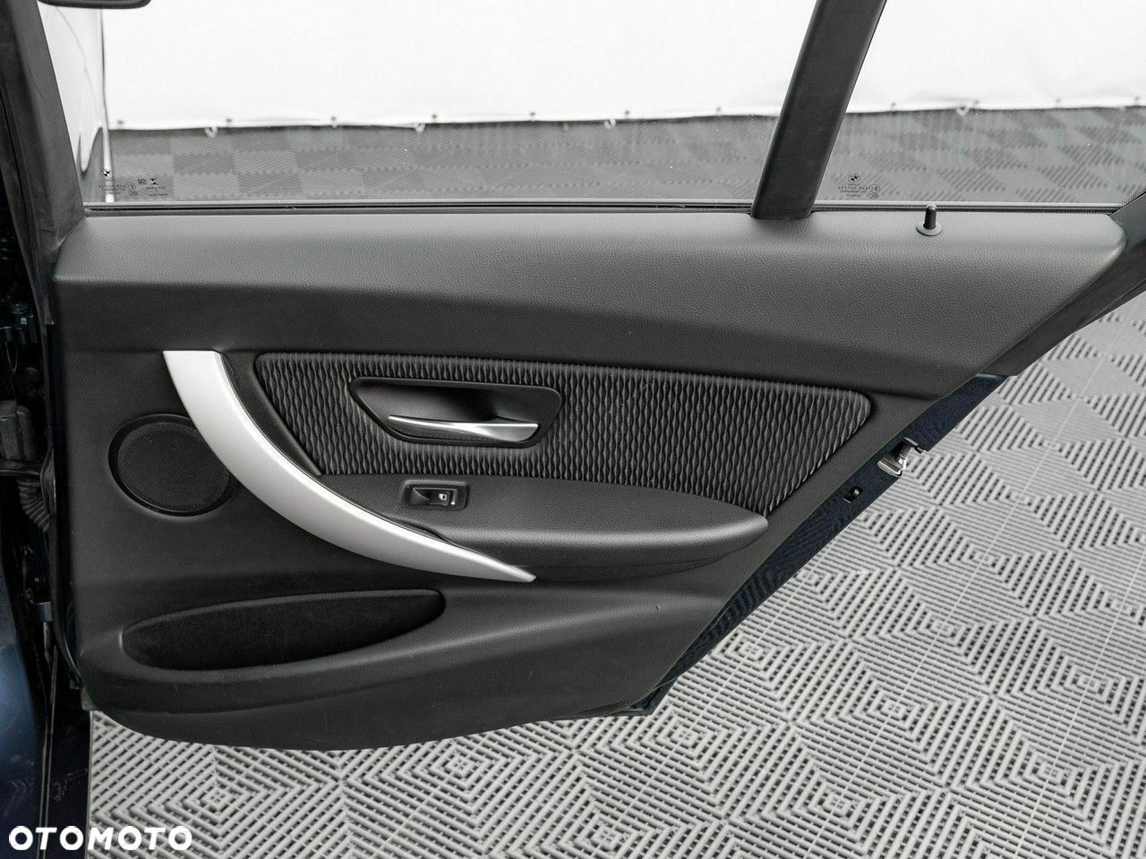 BMW Seria 3 330i xDrive Advantage - 32