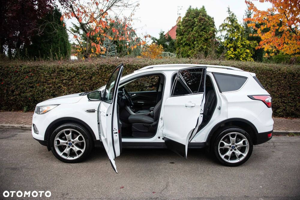 Ford Kuga 2.0 TDCi 2x4 Titanium - 16