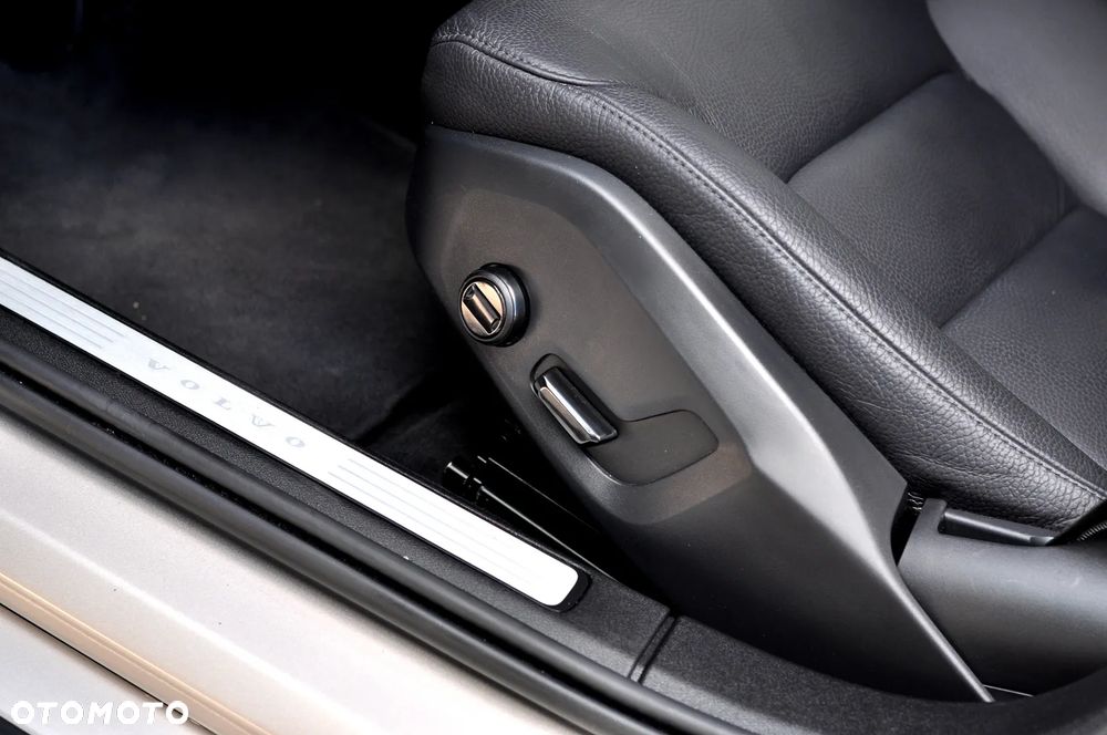 Volvo V60 B4 D Momentum Pro - 16