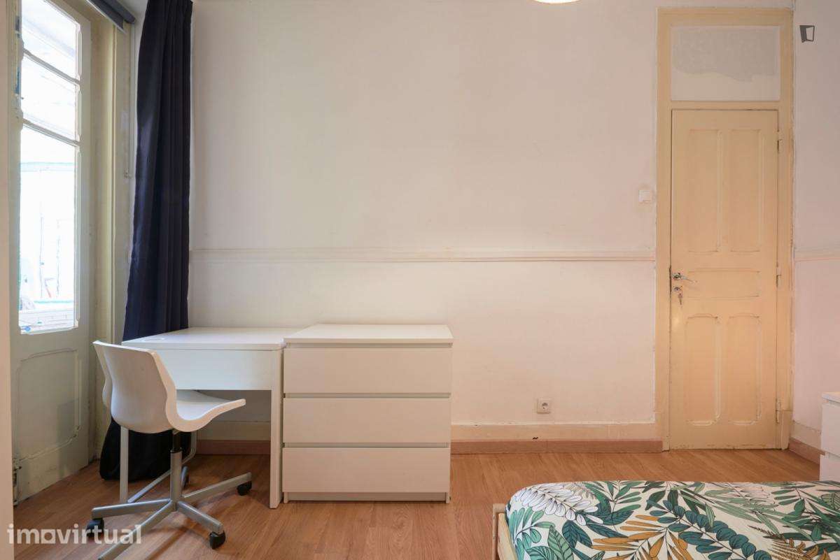 Quarto - localizado em Alameda Lisbon - Grande imagem: 4/13