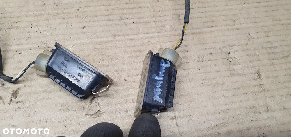 Lampka podświetlenie tablicy rejestracyjnej lampki instalacja Jaguar XF X250 6M2A-13550-AB - 6