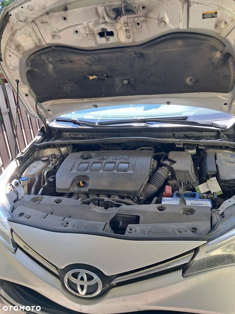 Toyota Avensis - 12