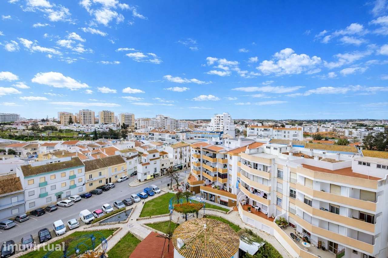 APARTAMENTO T1+1 EM ZONA RESIDENCIAL DE LAGOS COM FANTÁSTICA VISTA DES - Grande imagem: 2/15