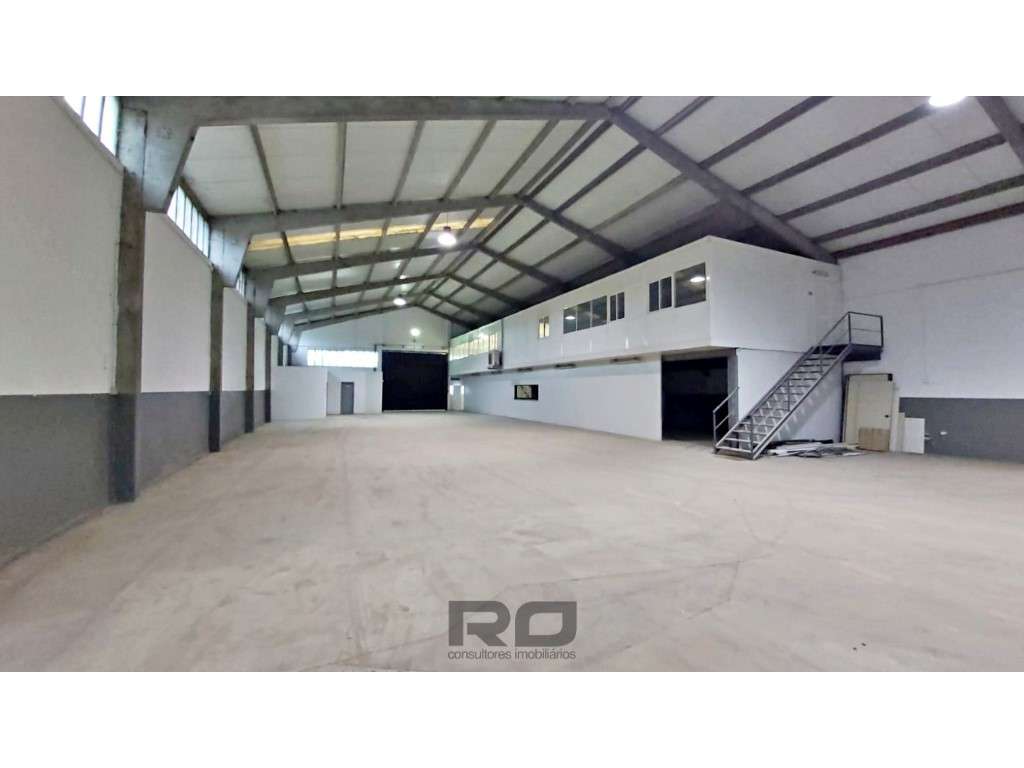 Armazém junto ao Aeroporto - Grande imagem: 2/17
